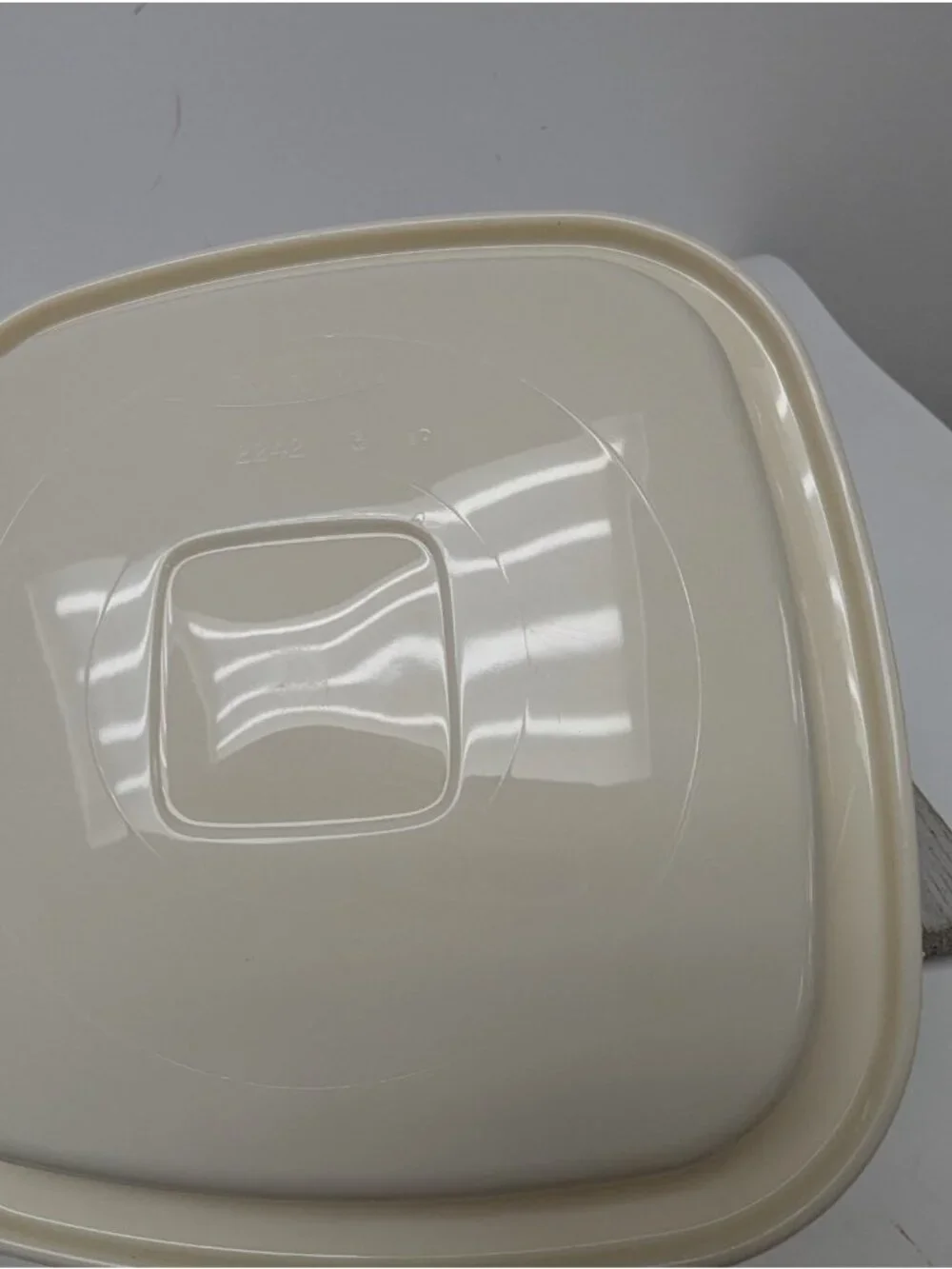 Rubbermaid 2 Cup Storage Container #2243 Square Servin Saver Almond Excellent
